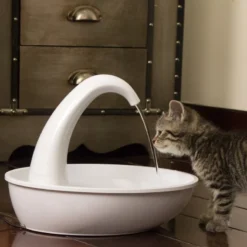 Drinkfontein Katten En Hond – Waterfontein – Kattenfontein – Zwaan – 2,36 L – 32x22x23 Cm – Wit